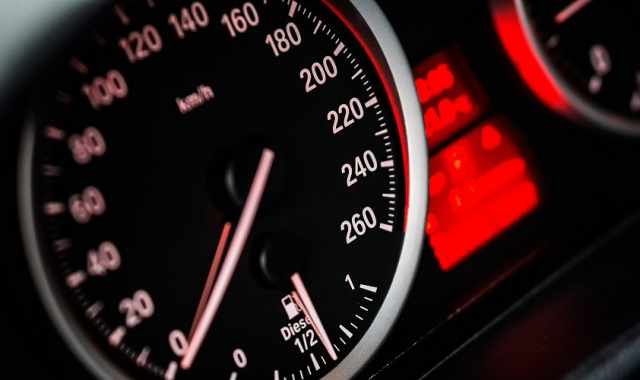 La patente? Tutto troppo facile: Poche prove e giovani convinti di saper guidare